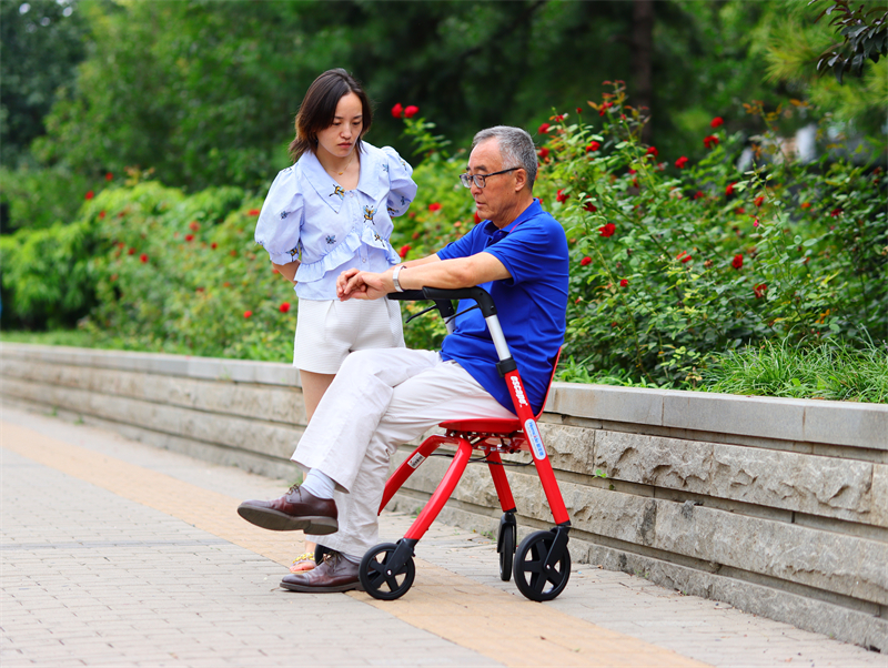 老人助行车设计图片